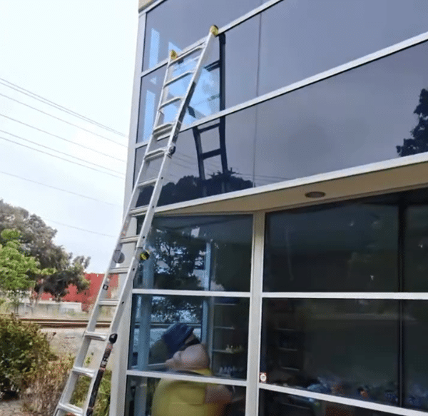 commercial-window-washing-in-kentfield-ca